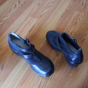 Jambu sport wedge design.